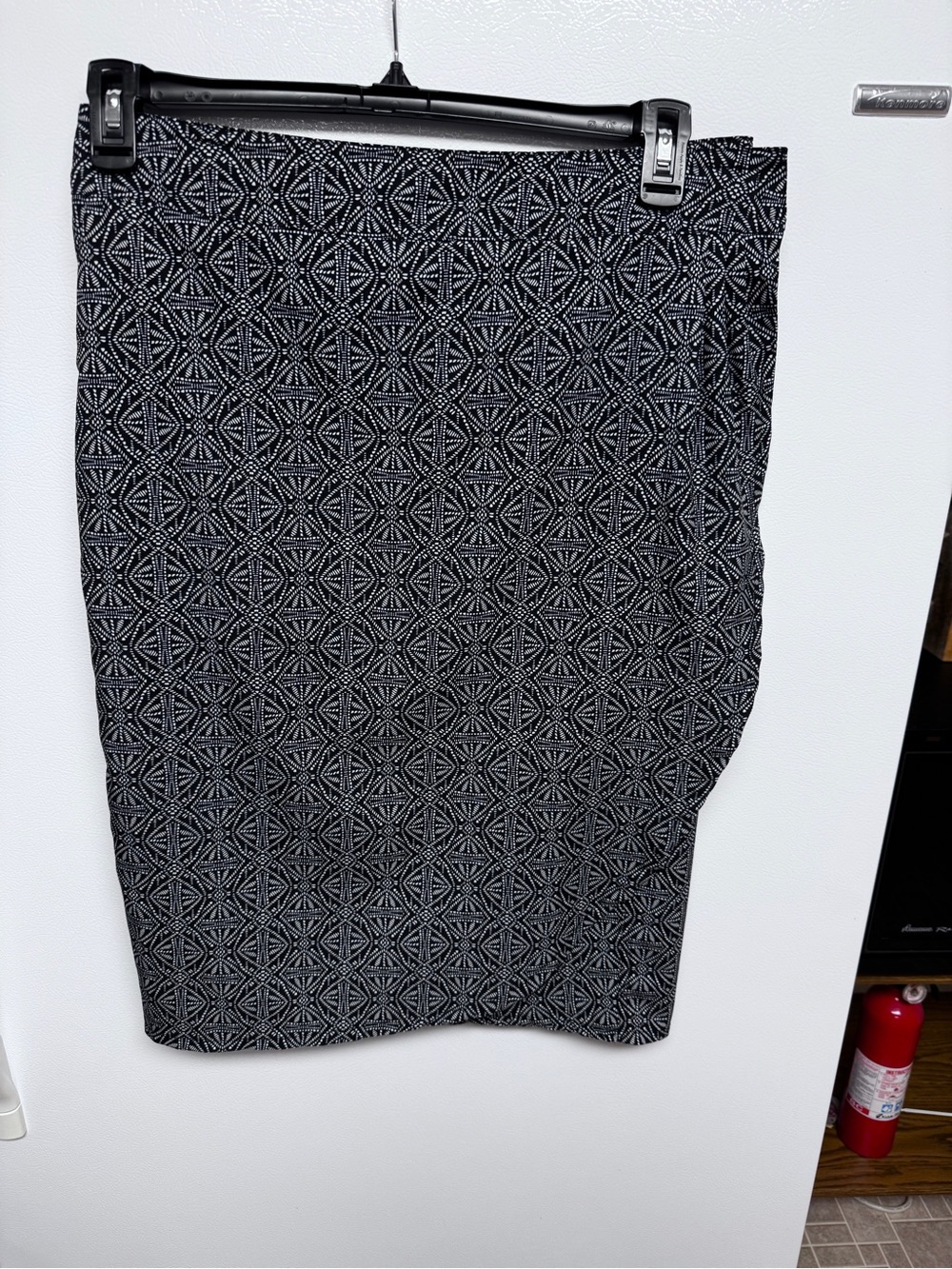 Ripskirt Hawaii Black and White Patterned Women's Skirt Length 3